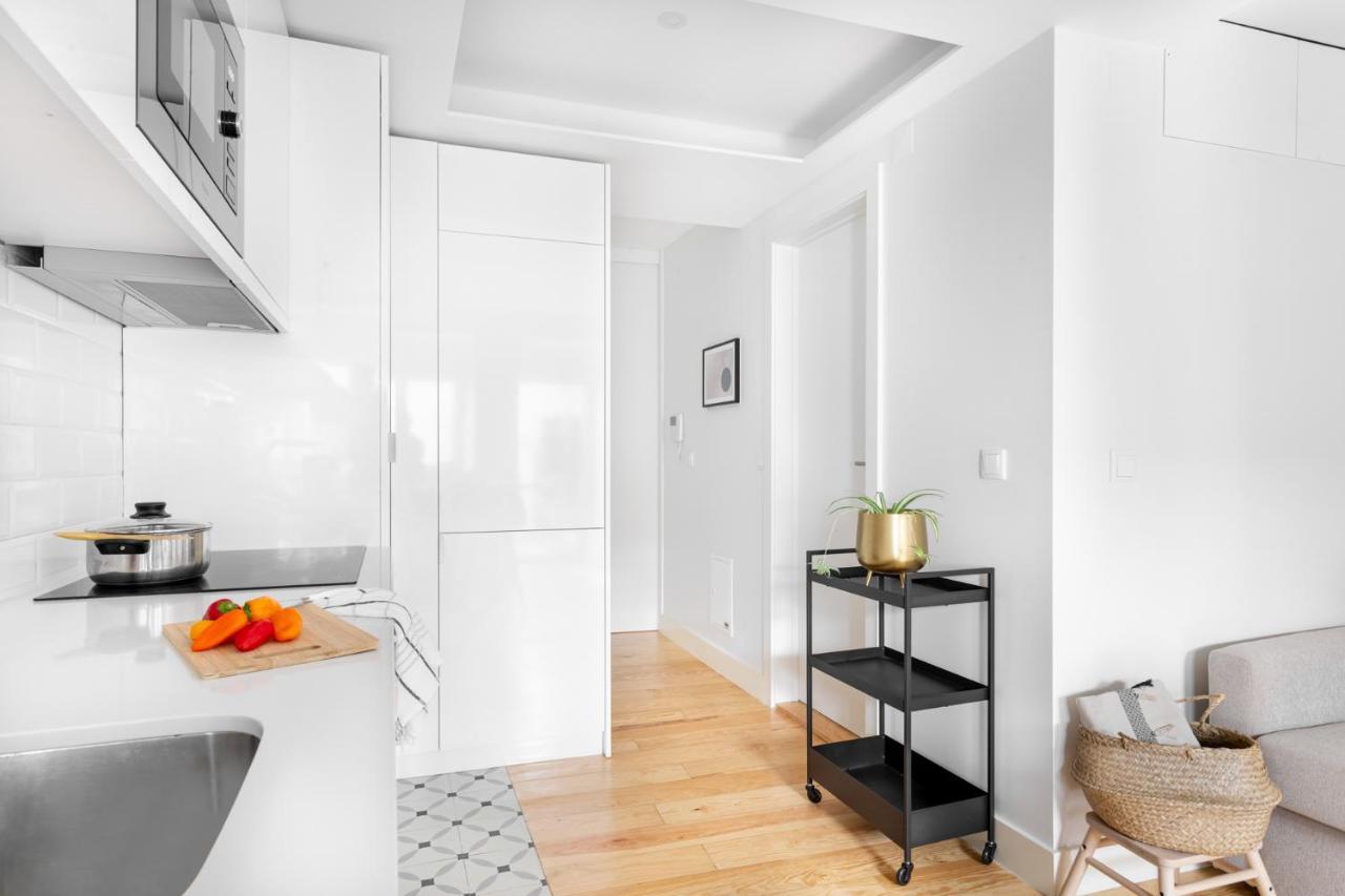 Joivy Principe Real 2Br Apt With Terrace Nearby Botanical Garden Of Lisbon Exterior photo